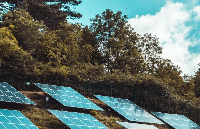 Complete Guide to Installing Solar Panels and Inverters for Efficient Home Energy